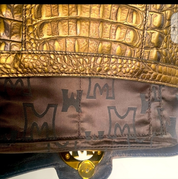 Designer METRO CITY Golden Handbag - Picture 3 of 6